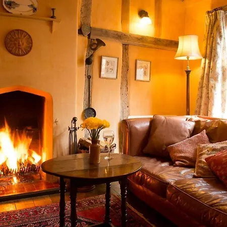 The Old Monkey, A Quirky Bolthole On The Edge Of A Historic Market Town Hadleigh  Exterior photo