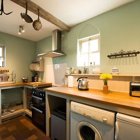 The Old Monkey, A Quirky Bolthole On The Edge Of A Historic Market Town Hadleigh  Exterior photo