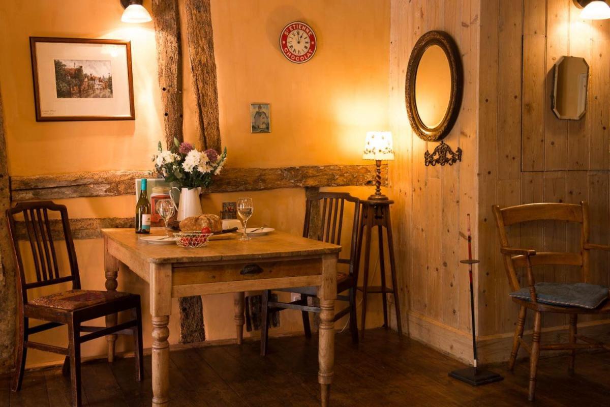 The Old Monkey, A Quirky Bolthole On The Edge Of A Historic Market Town Hadleigh (Suffolk)