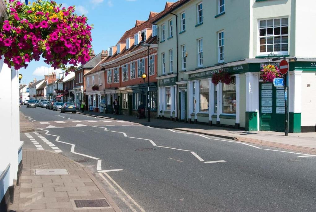 Holiday home The Old Monkey, A Quirky Bolthole On The Edge Of A Historic Market Town *
