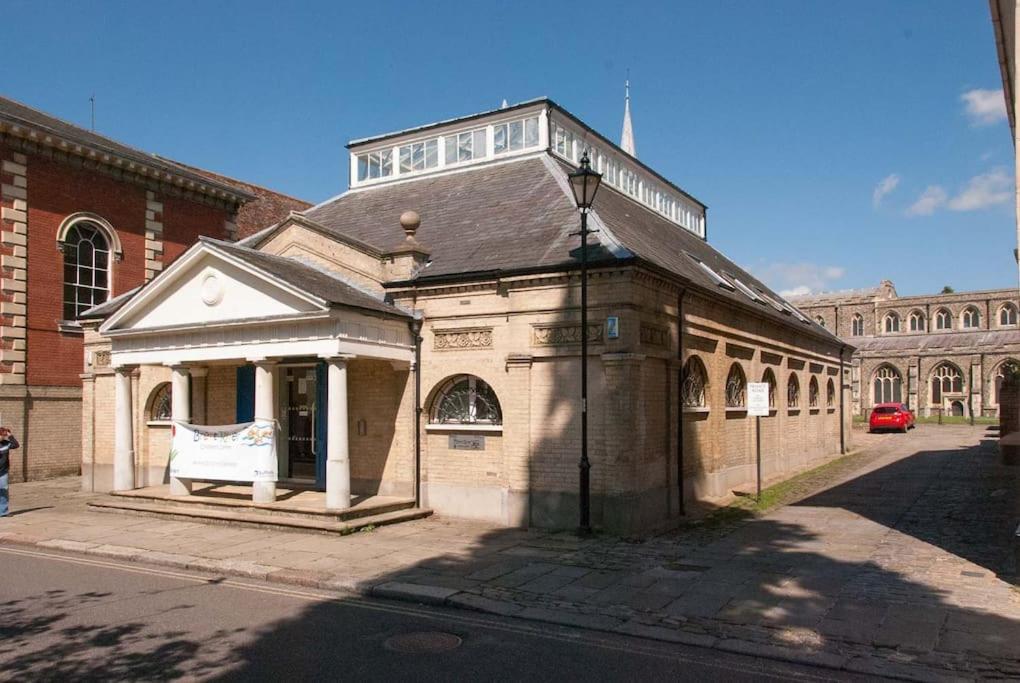 Holiday home The Old Monkey, A Quirky Bolthole On The Edge Of A Historic Market Town